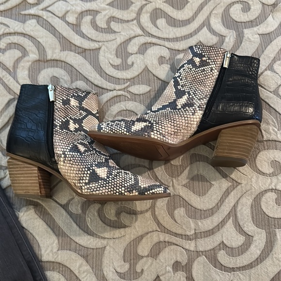 Vince camuto booties 9.5 - Picture 5 of 7